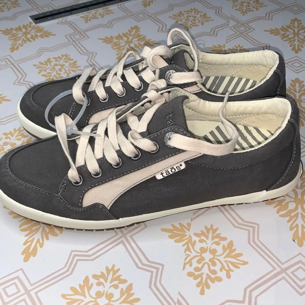 tao's Gray and Cream Women Sneakers - Picture 5 of 6
